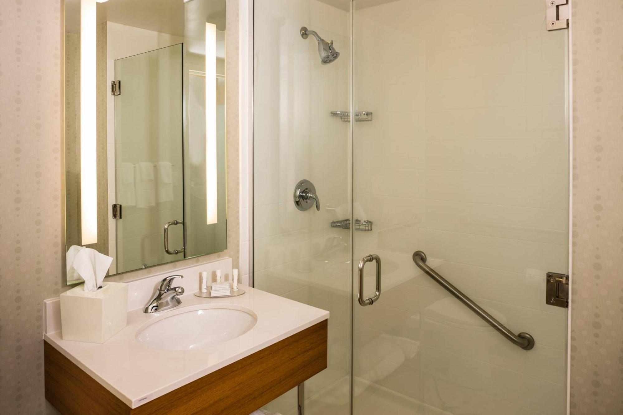 Springhill Suites By Marriott New York Laguardia Airport Экстерьер фото