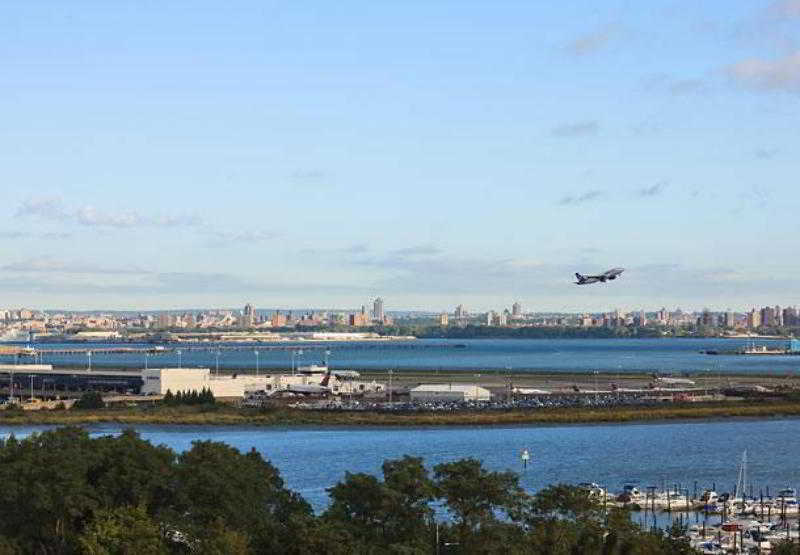 Springhill Suites By Marriott New York Laguardia Airport Экстерьер фото