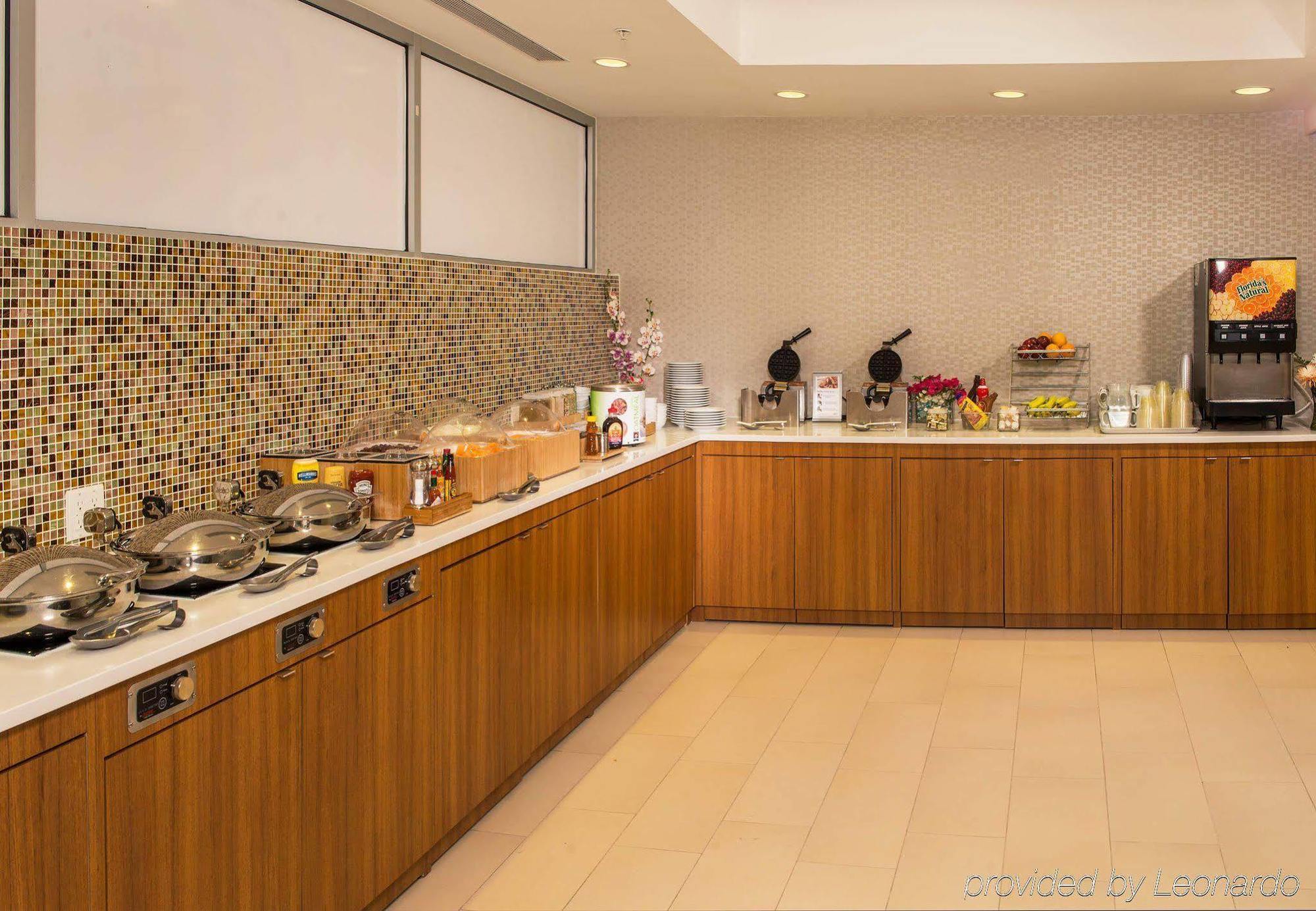 Springhill Suites By Marriott New York Laguardia Airport Экстерьер фото