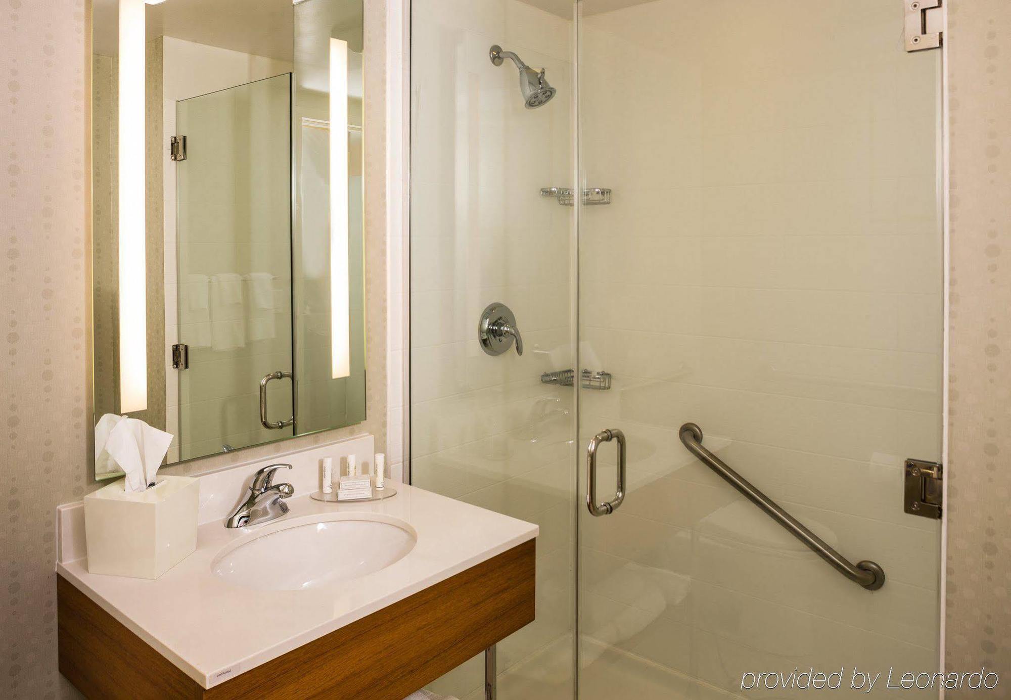 Springhill Suites By Marriott New York Laguardia Airport Экстерьер фото